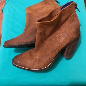 DV by Dolce Vita Celvin Ankle Boots